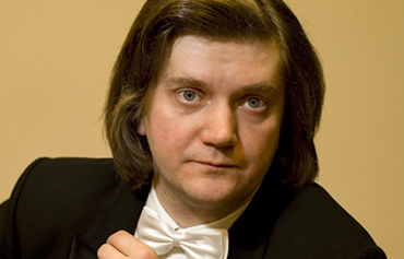 Felix Korobov conducts a busy schedule of operas and orchestral concerts, despite the pandemic!